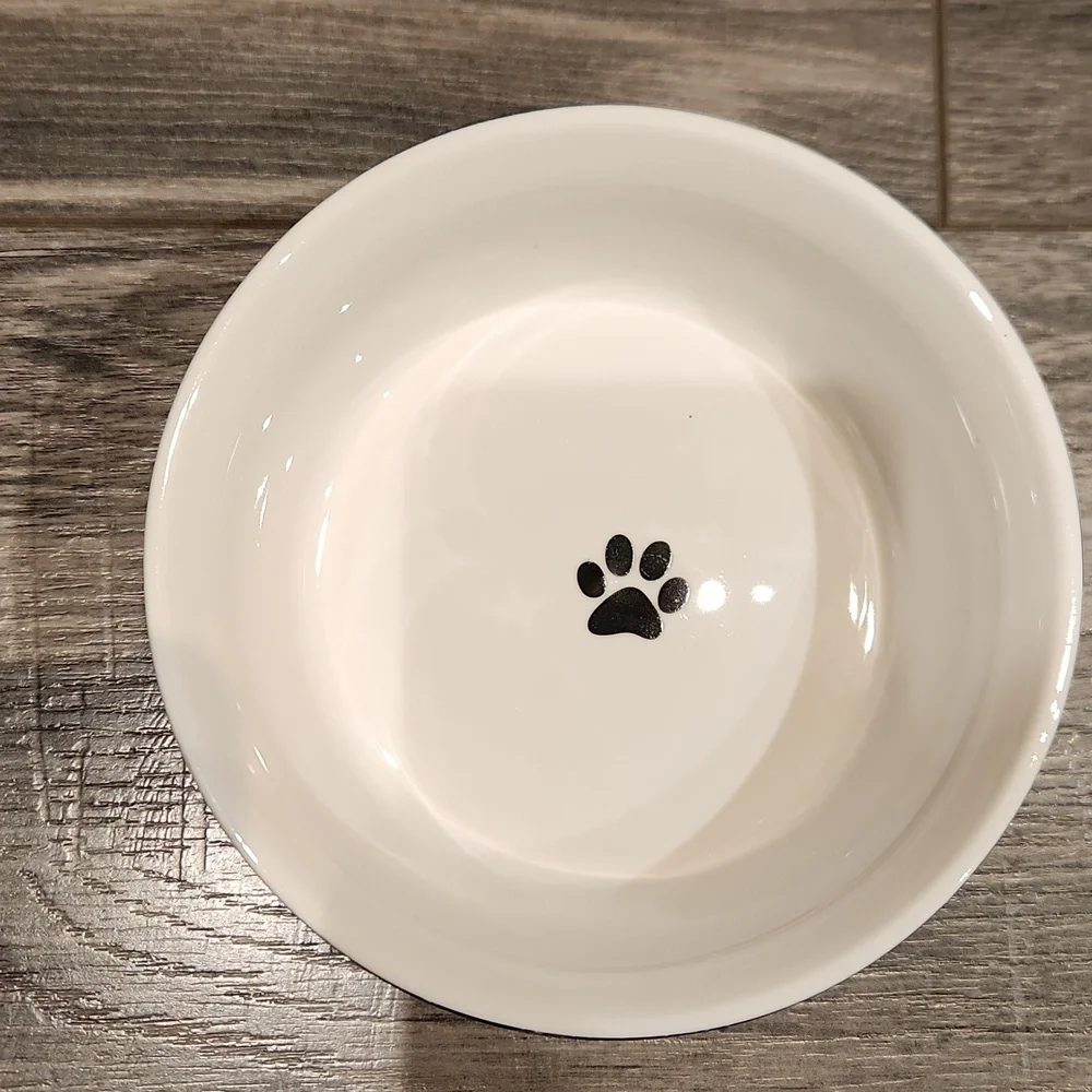 EUC Fido's Diner By Coastline Imports Dog Dish w/Black Polka Dots 2 1/8